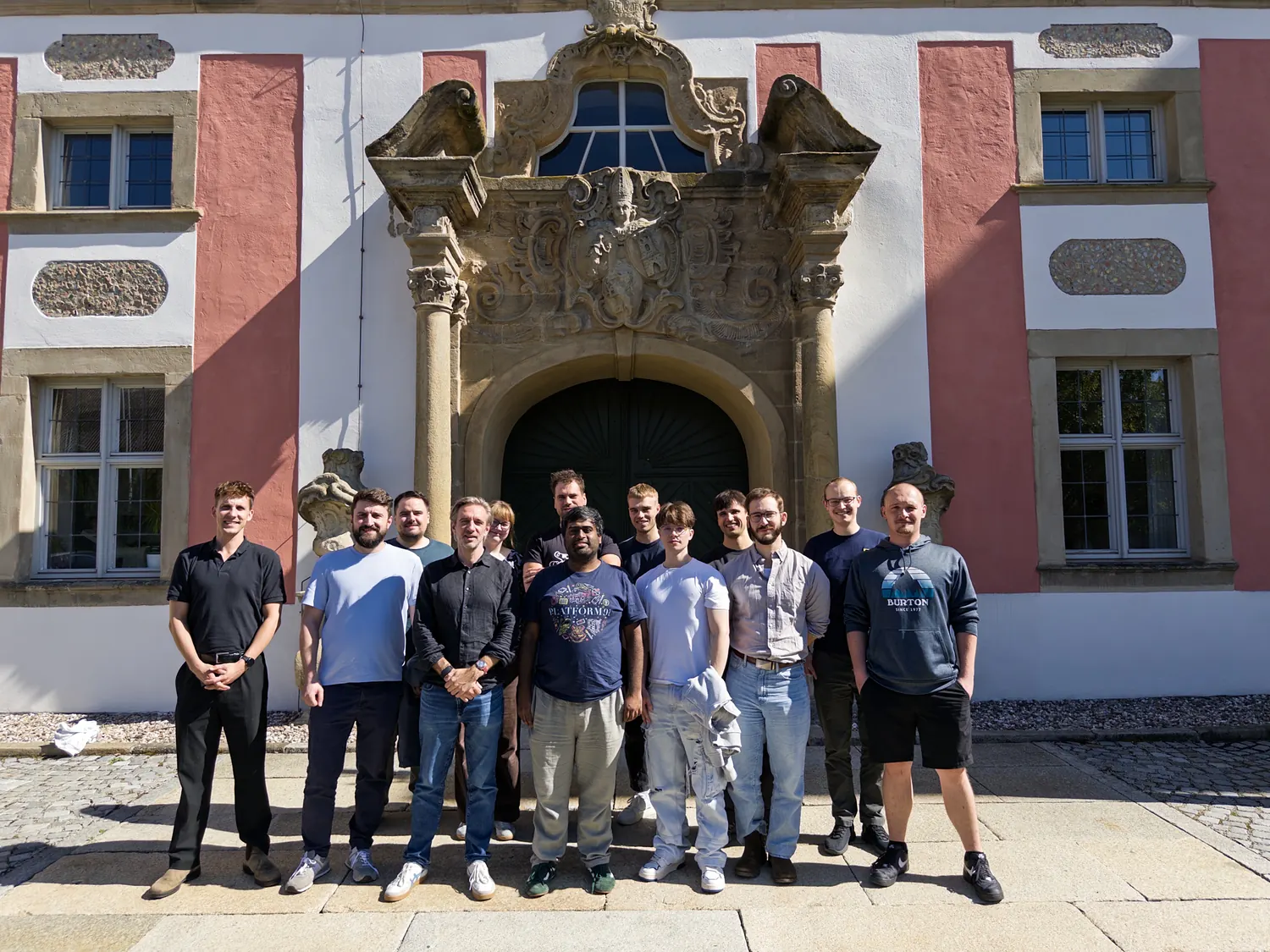 The participants of the retreat, standing together in front of the monastery gate at Speinshart